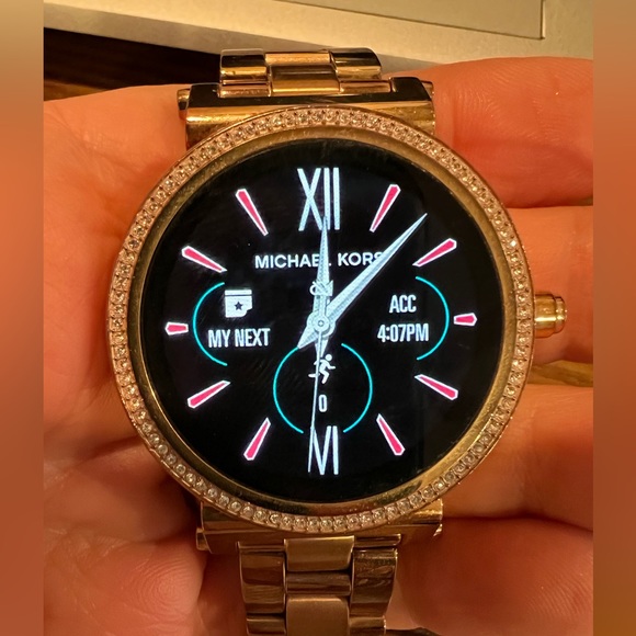 COPY - Micheal Kors smartwatch fit tracker - Picture 1 of 7